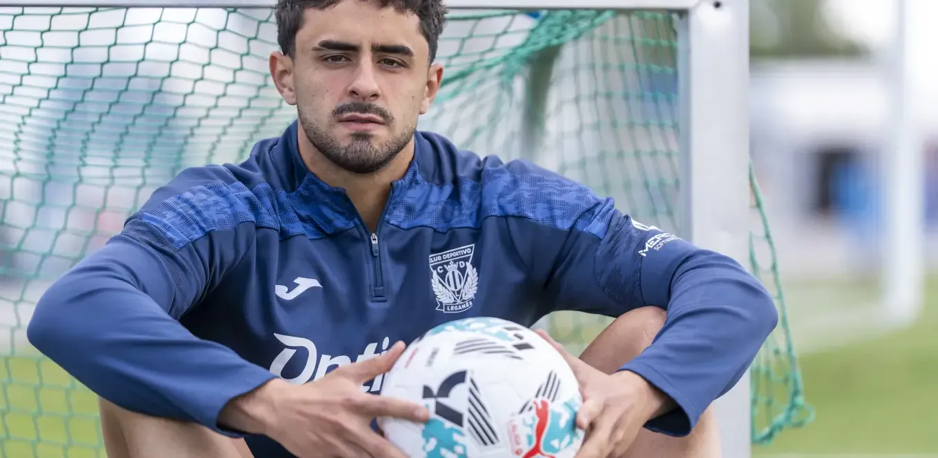 Rubén Pulido posa en la Instalación Deportiva Butarque para la entrevista